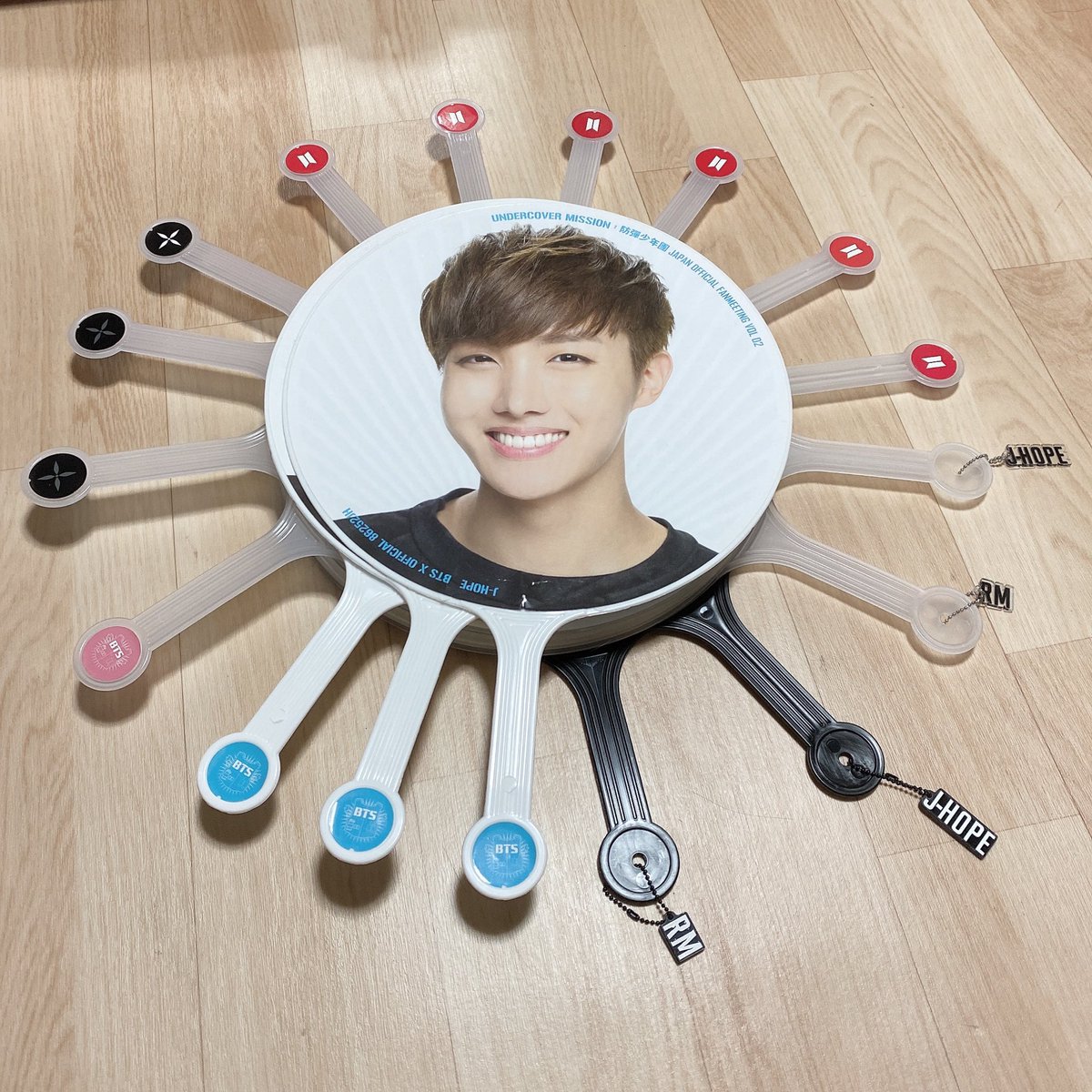 _jhope_rm91's tweet photo. ホソク氏！！！！！！！
センイルチュッカヘ🧁𓈒   ̇ 𓂂💭 

#jhope 
 #jhopeBdayGoals2023 
 #JhopeBirthday 
 #JHOPEDAY 
 #jhopeDay2023 

 #Hoseok https://t.co/FBAO5baXqX