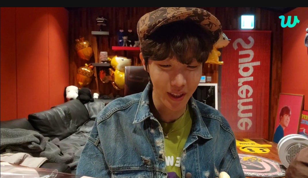 macusitamacu's tweet photo. THANK YOU, thank you, thank you for live,YOU are my favorite!, Happy birthday #HJOPE 🎊🎉🌞💜🍀🫶🏽🥂🍾🥳@BTS_twt https://t.co/XsYeVwatpP