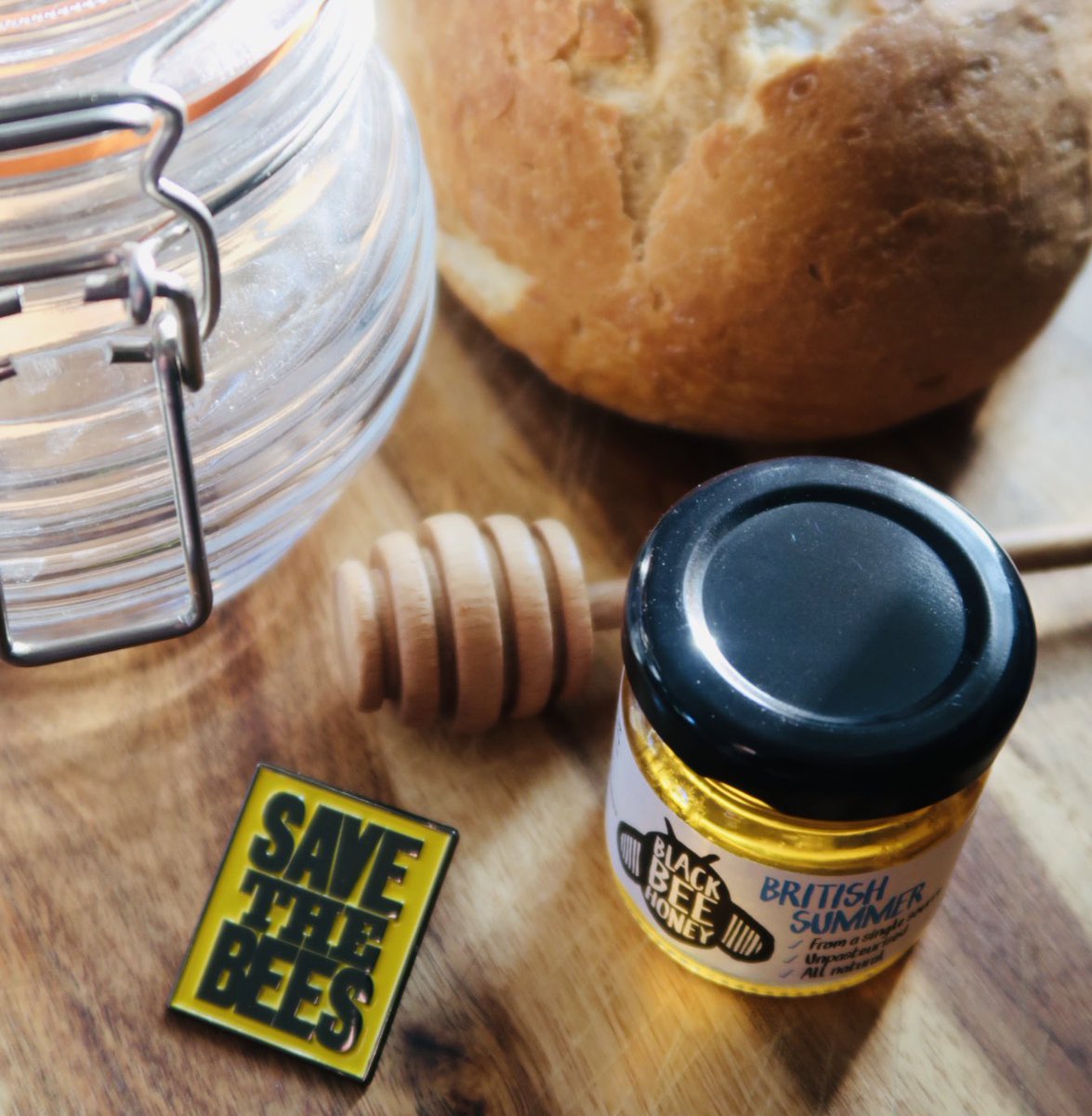 MelitaLathamLDN's tweet image. Comp time! To celebrate the return of Black Bee Honey gift Jar sets we are giving away to one lucky person a 'Save the bees' enamel pin. All you have to do to enter is: 
Follow @MelitaLathamLDN
Tag in your friends 
Retweet this tweet
Comp ends Tues 28th Feb 1 winner UK only. #win