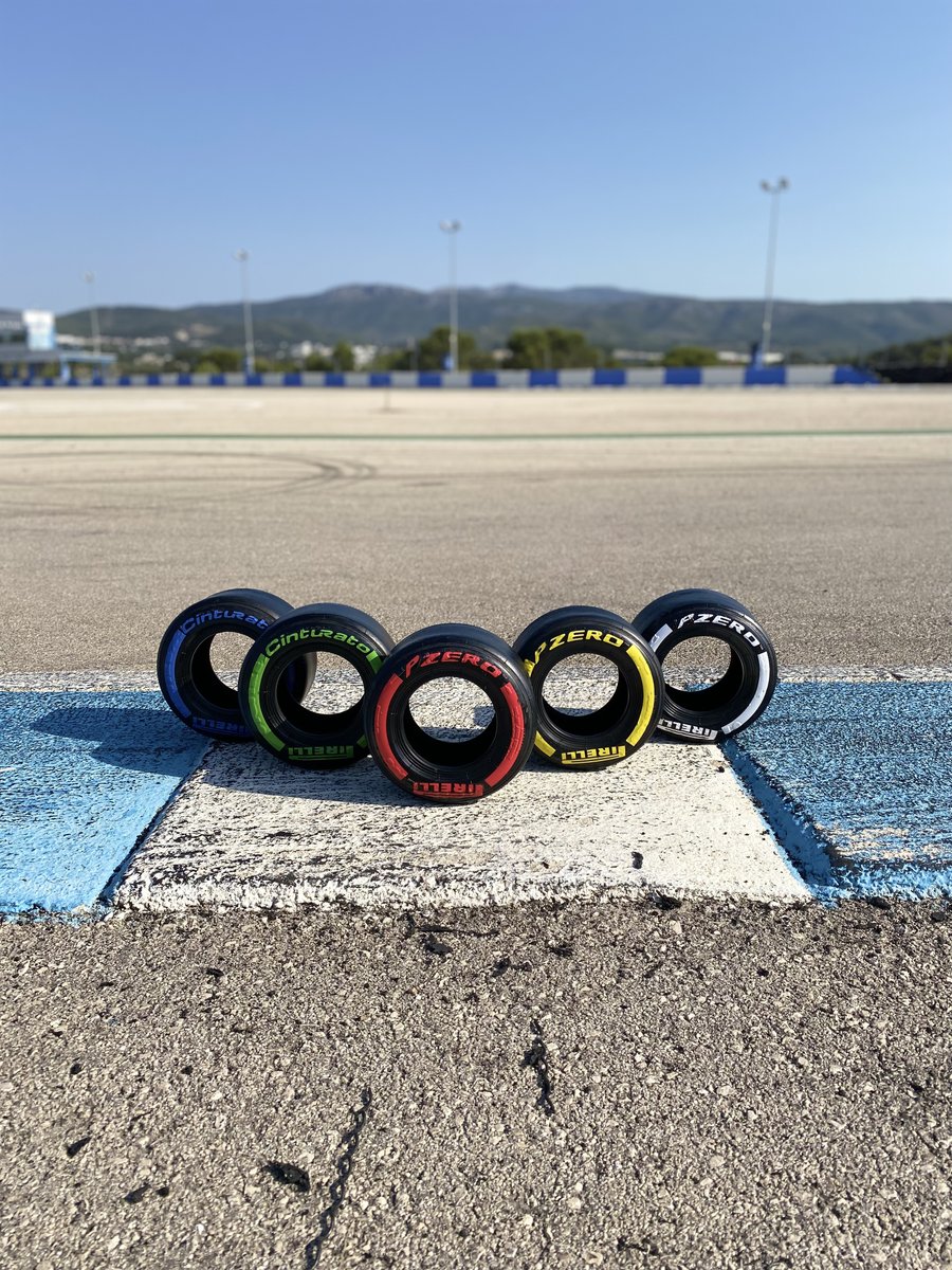 Nos presentamos en Twitter como Royale Wheels, una pequeña tienda de articulos de F1. Desde Neumáticos de kart hasta coches a escala.
No te pierdas nuestras proximas publicaciones para saber más sobre nuestros prodcutos.
