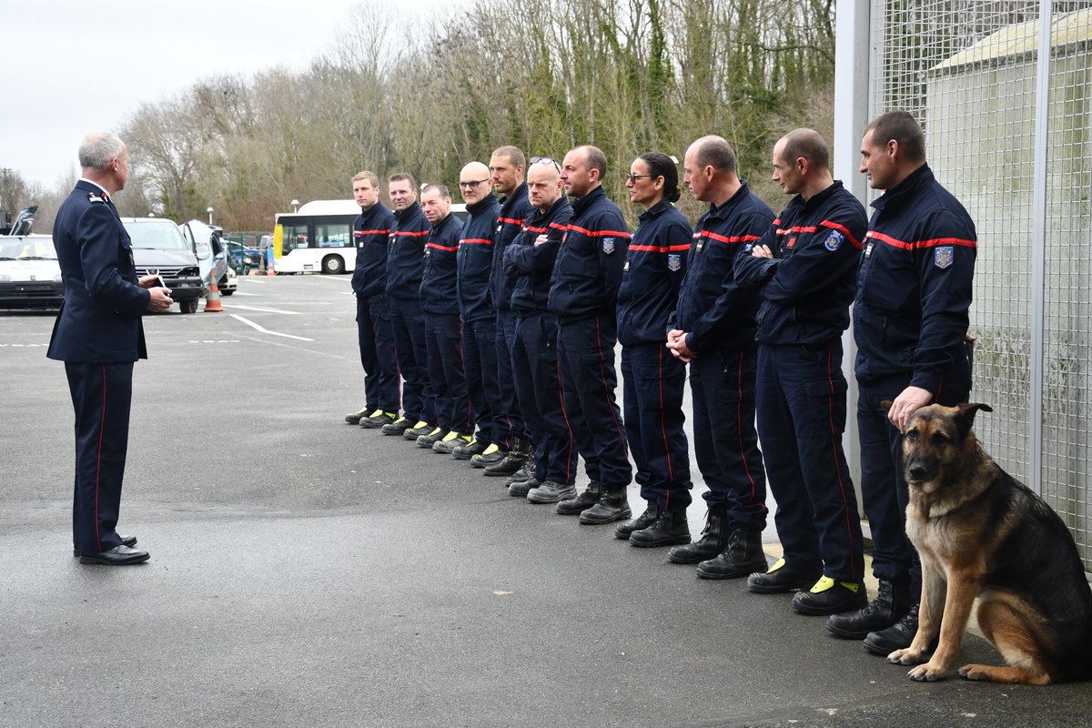 sdis91's tweet image. Après une mobilisation de 8 jours en Turquie, les 12 🧑‍🚒du Sdis 91 du détachement #HUSAR ont rejoint ce midi l’École départementale des 🧑‍🚒 afin de rendre leurs paquetages et échanger avec les autorités.
En présence du @Prefet91, du prés. du @CDEssonne et des autorités du Sdis.