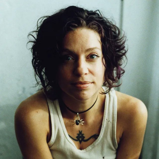 GeorgiosMasman2's tweet photo. 1998 #AniDiFranco fascination peaks as the singer ships 250,000 copies of her latest album on her own label, #RighteousBabeRecords DiFranco's #DIY business model has earned her a great deal of media coverage, as it proves that an artist doesn't need a major label to succeed. https://t.co/3FzmrjSyFY