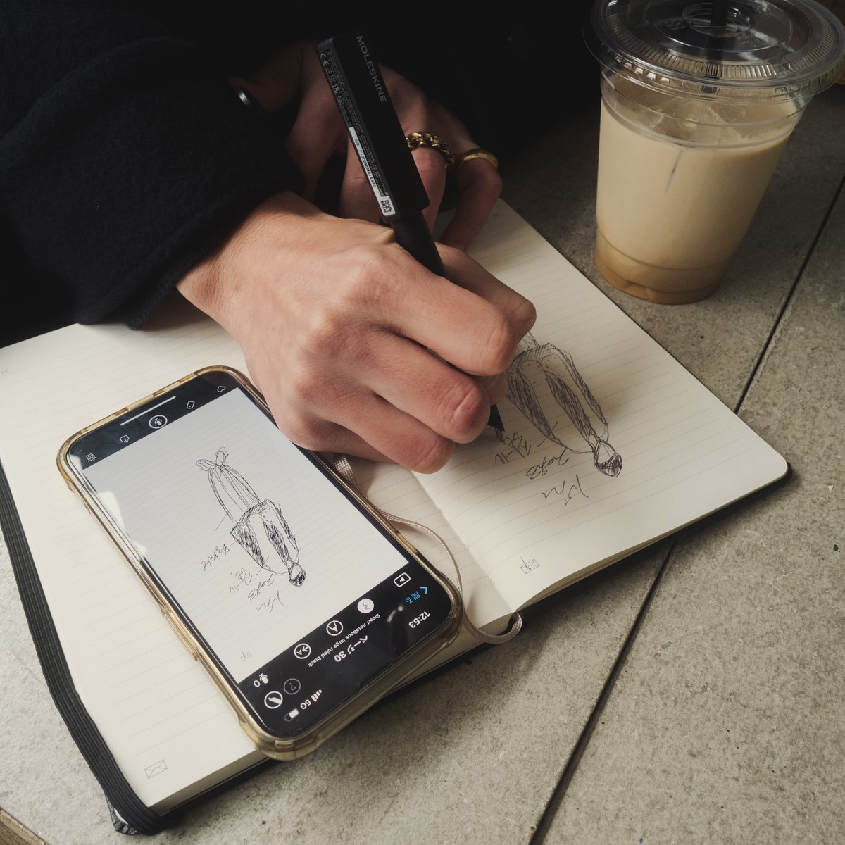 moleskine's tweet image. From jotting down meeting notes to drawing your next masterpiece, the @moleskine Smart Writing Set is the perfect tool for working out your ideas on paper while keeping all the benefits of digital storage and sharing. 

moleskine.com/smart

#Moleskine #SmartWritingSet