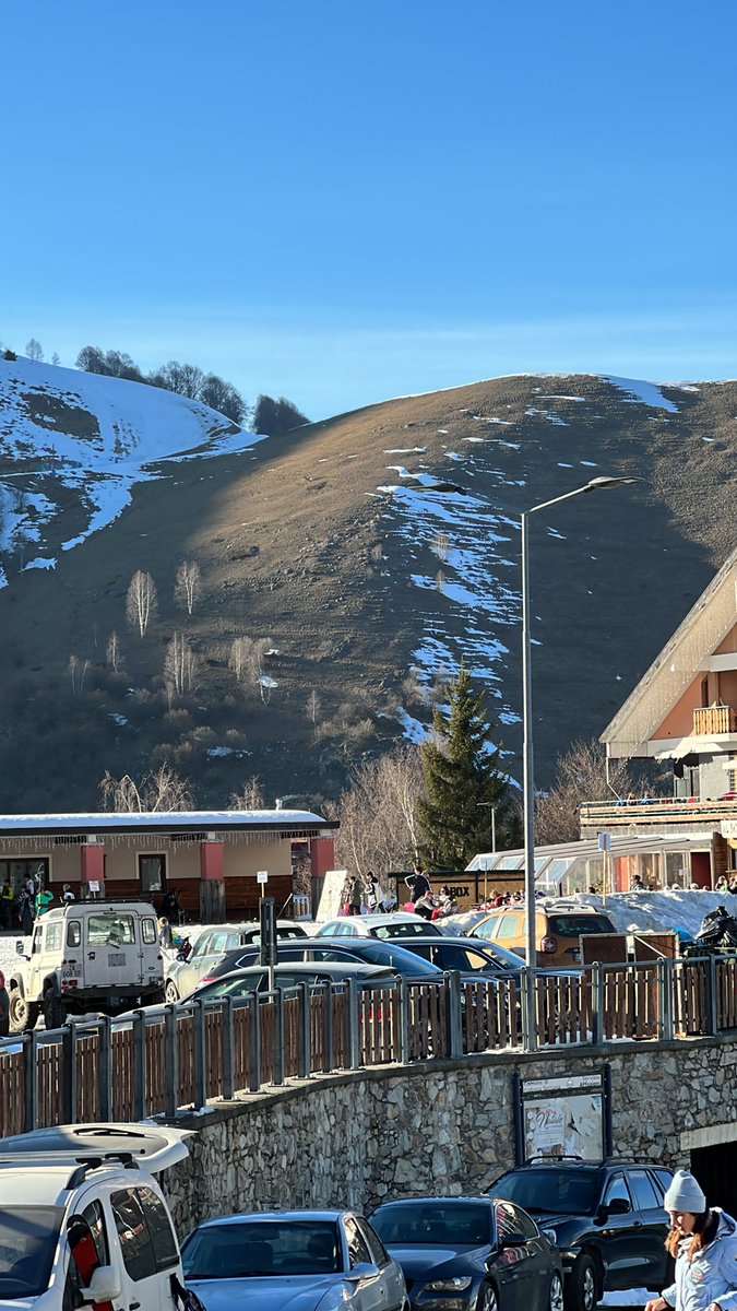 SVCSSkiTrip's tweet photo. We are leaving at the right time. The snow has nearly disappeared off some of the surrounding non-ski run slopes due to the beautiful weather we have had all week. #SVCSSkiTrip https://t.co/fLBgaR2fpj