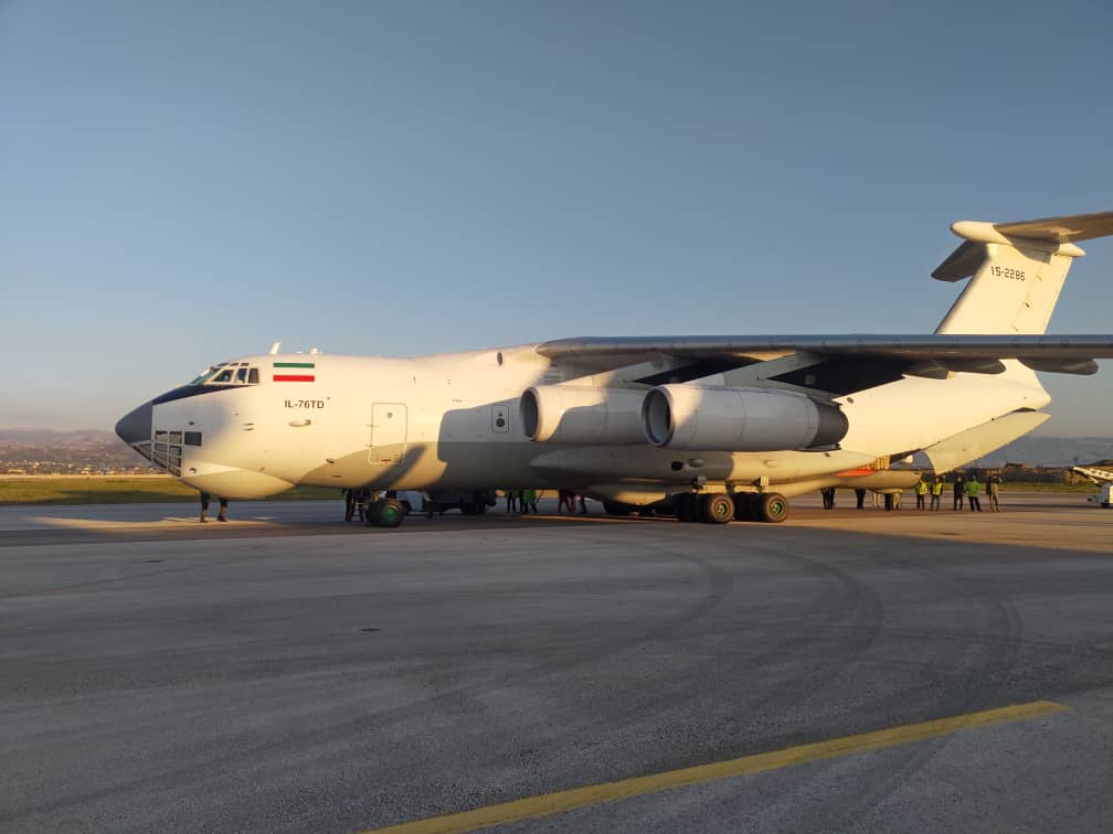 في سياق استمرار #المساعدات_الانسانية من جانب الجمهورية الاسلامية الايرانية الى سوريا وصلت قبل قليل الدفعة العاشرة من المساعدات الإغاثية الإيرانية إلى مطار اللاذقية محملة بحليب مجفف ومواد غذائية ومستلزمات صحية وحرامات وسلل غذائية لشهر واحد لمساعدة المتضررين من #الزلزال الأخير.