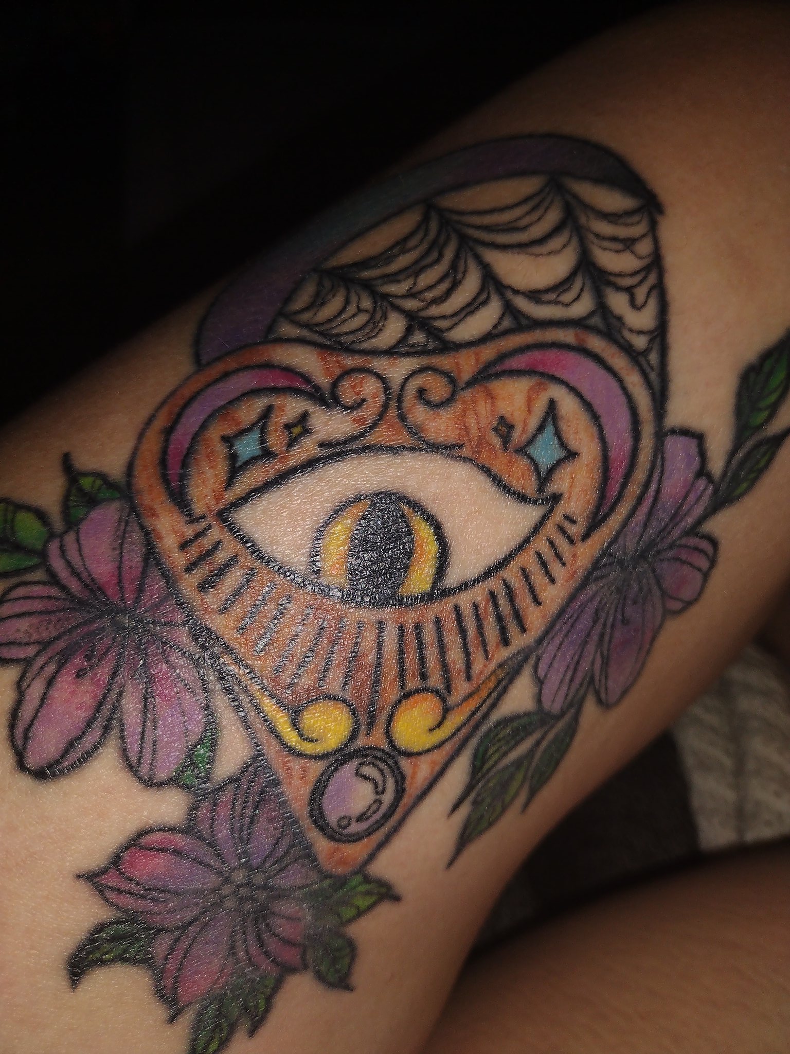 New tattoo on my thigh I love it!! https://t.co/N3yuMfEZbz