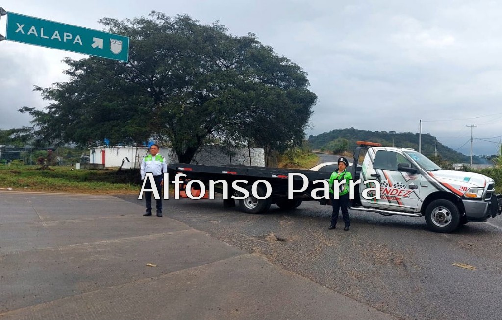 alfapc10's tweet photo. El libramiento de #Coatepec permanecerá cerrado este viernes de 9 am a 2:30 pm y sábado de 7 am a 5 pm, debido a los selectivos estatales de ciclismo 2023, personal de @ssptransitover abandera la zona. @VialidadXalapa https://t.co/2HkuZHsbM6