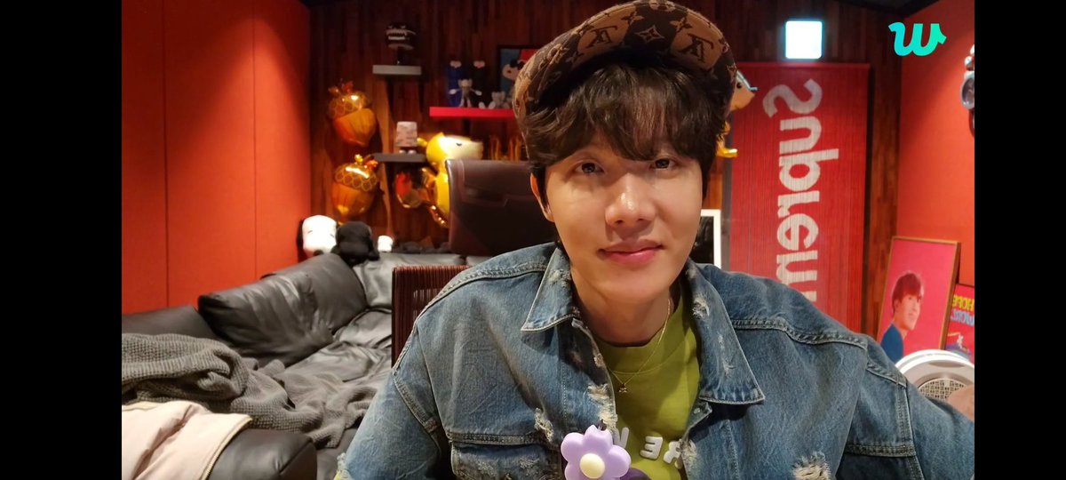 NikhiTha__'s tweet photo. Happy Birthday Hobii🎂💜
#JHopeDay #JungHoSeok @bts_bighit https://t.co/FwdTyGqJt5
