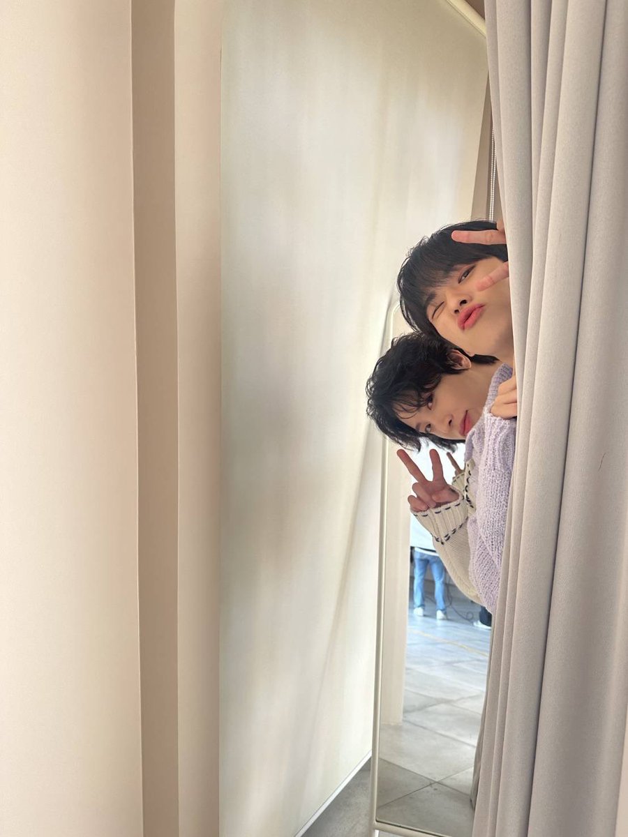 ArabJaehyuk's tweet photo. 230217⊹ 📥
تحديث جايهيوك عبر تويتر ♡

🦁:أصغرنا، جونغهوان ~~ عيد ميلاد سعيد هيهي
يعتقد أخيك الكبير أن كل عمل صغير لجونقهوان ثمين للغاية.
حافظ على كونك لطيفا في المستقبل.
إحظى بأسعد يوم ~!! https://t.co/FE3deqtUDd