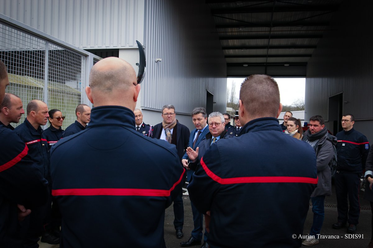 sdis91's tweet image. Après une mobilisation de 8 jours en Turquie, les 12 🧑‍🚒du Sdis 91 du détachement #HUSAR ont rejoint ce midi l’École départementale des 🧑‍🚒 afin de rendre leurs paquetages et échanger avec les autorités.
En présence du @Prefet91, du prés. du @CDEssonne et des autorités du Sdis.