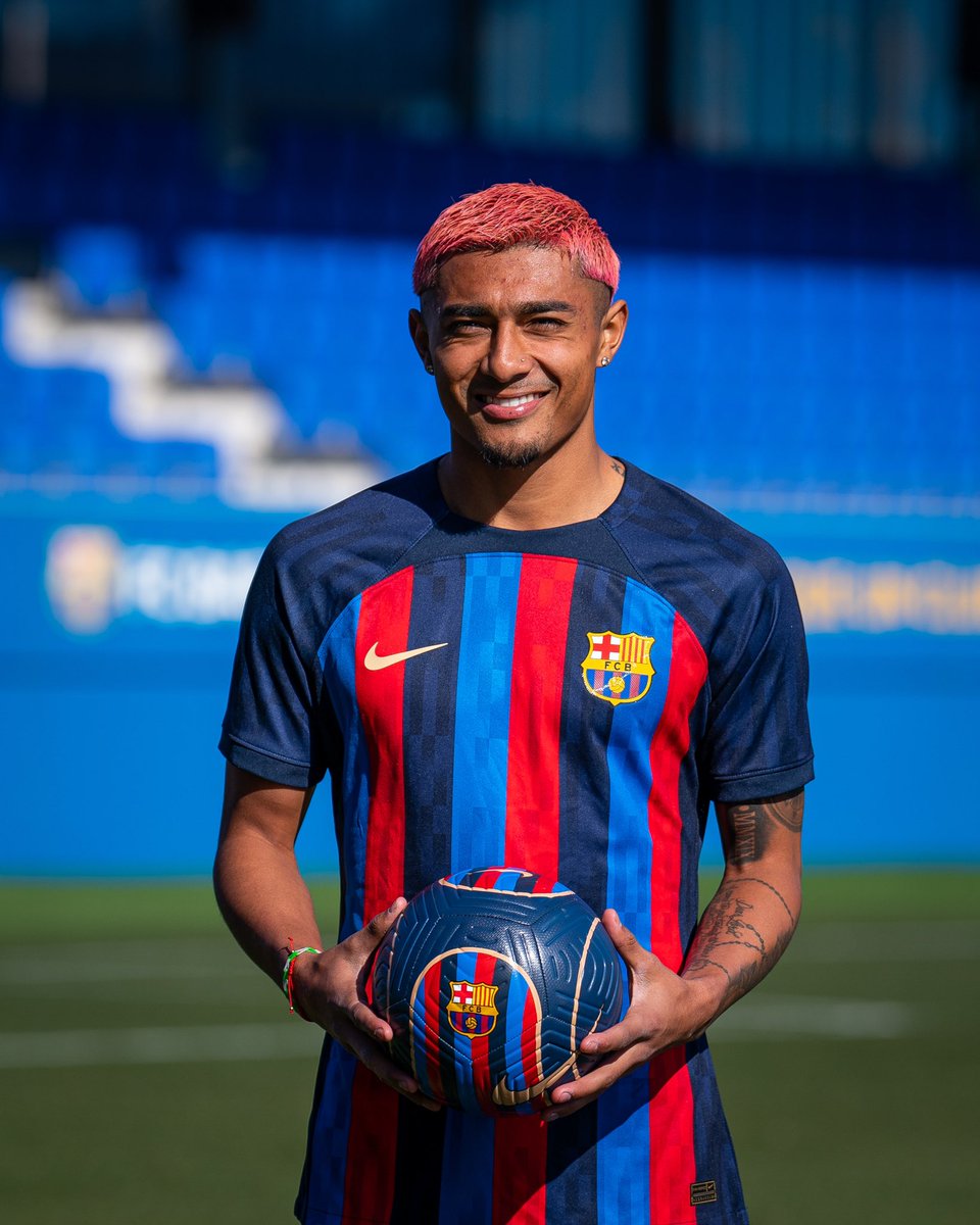 FCBarcelonaB's tweet photo. 👋🏼 ¡𝘽𝙞𝙚𝙣𝙫𝙚𝙣𝙞𝙙𝙤 𝙖 𝘽𝙖𝙧𝙘𝙚𝙡𝙤𝙣𝙖, @julian__araujo !

💙❤️ https://t.co/x7awCCPjm4