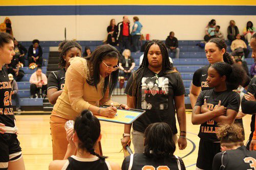 Coach_TashaRCV's tweet photo. If you're leading the team with a winning record, you can't go back and win the games you've lost. You can't get those calls or subs back that you made. It's time to move on to the next play and focus on what you can do right now…. 

#nextgameup #onegameatatime https://t.co/DAYhFARU7p