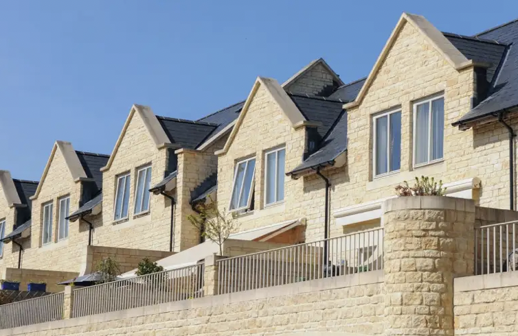 CoswayNW7's tweet image. The best new mortgage deals are now at below 4% for lower loan-to-value remortgages, a major improvement on the average rate of 6% in November 2022. Here's how much further I think they will fall.

zoopla.co.uk/discover/prope…