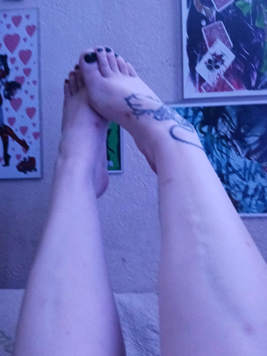 FaeNamedBunny's tweet image. Afternoon, fuckers. More feet for y'all. Much more where that came from. ALL foot stuffs is half priced today including used #shoesandsocks , so don't miss out! Also have other content available, both #solo and #collab. #customorderswelcome. #fetishfriendly. DM for menu.