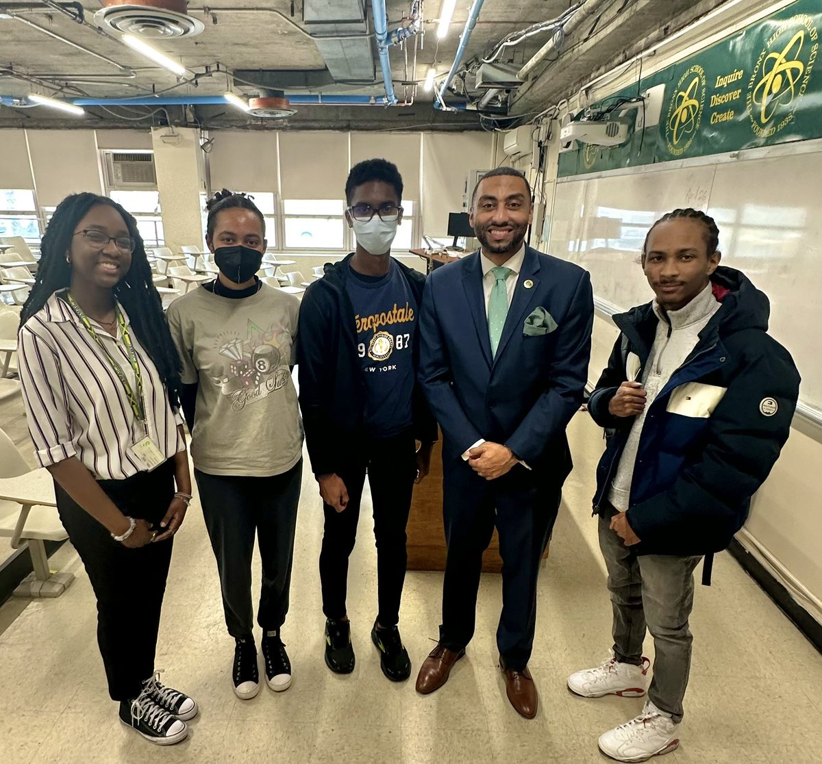 jamaaltbailey's tweet photo. Great to be back at my alma mater @bronx_science yesterday! I wouldn’t be where I am if not for my time at #BronxScience, so it was an honor to speak to the next generation of young leaders about my career path and journey. Thank you to the alumni association for the opportunity! https://t.co/bT3ns63hNv