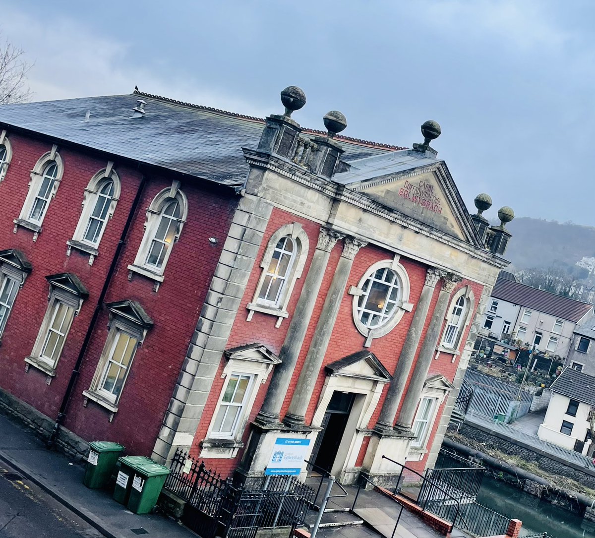 WalesMetro's tweet image. 🖤🤍Exploring the Valleys - recognise this stop on our Valleys metro mug?

marbecvillage.etsy.com 

#valleys #rhonddavalley #swales #cymru #rcf #taff #taf 
@Cymruwrthgalon @RhonddaBryant @CymruMarket @discoverwales1 @VisitWalesTrade @VisitWalesBiz @visitwales @visitwalesuk