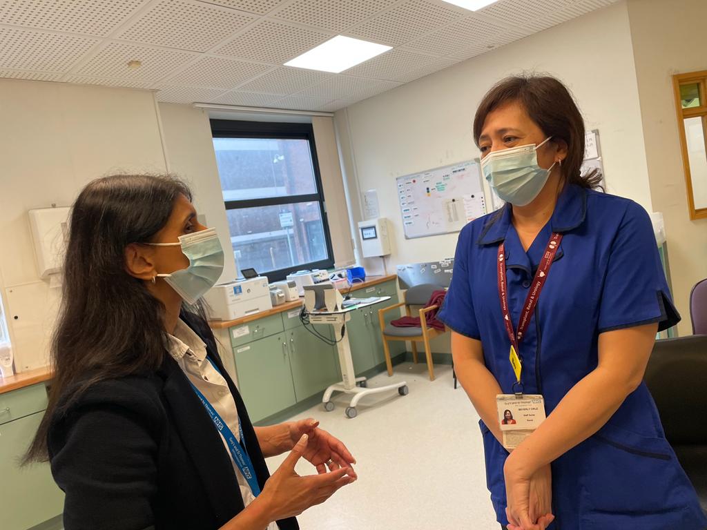 GSTTnhs's tweet photo. A big well done to our Tunbridge Wells dialysis team who received a 'going the extra mile' award👏

Faced with no water supply due to local issues days before Christmas, the team worked extra hours to ensure safe treatment for patients, including finding space in other units. https://t.co/FSOErLo7fu