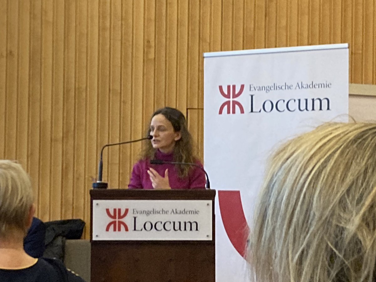 museumhub_de's tweet photo. Welche #Fortbildung und #Weiterbildung braucht der #Kulturbetrieb?

Die neue GFin der @kupoge Katherine Heid erzählt von Praktika, bei denen Kulturpolitiker*nnen zum Lernen ins #Museum geschickt wurden. https://t.co/lMD7iafEPk