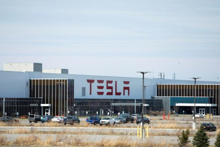 $TSLA will halt some production at its Shanghai plant until the end of February in order to begin rolling out a revamped version of the Model 3 in the Chinese market. Maybe after that the demand for Model 3 will grow even more?! $TSLA