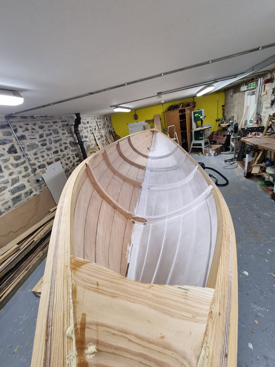 The first coat of paint is going on the inside of the new St Ayles Skiff.
#boatbuilding #staylesskiff #coastalrowing #workshop #cullenseaschool #cullen #discovercullen #morayspeyside #nurtureinscotland