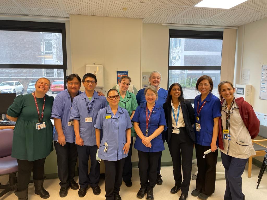 GSTTnhs's tweet photo. A big well done to our Tunbridge Wells dialysis team who received a 'going the extra mile' award👏

Faced with no water supply due to local issues days before Christmas, the team worked extra hours to ensure safe treatment for patients, including finding space in other units. https://t.co/FSOErLo7fu