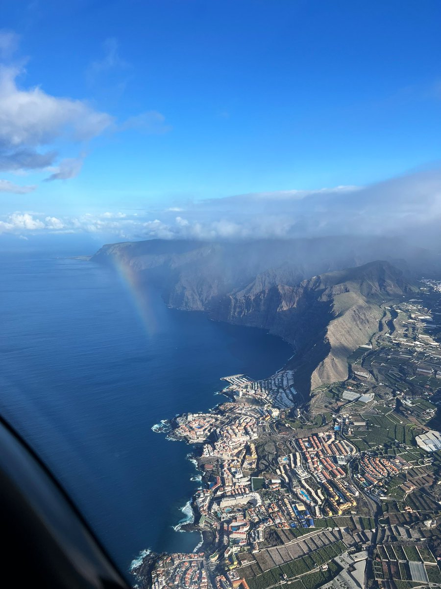 Rainbows 🌈😁 #rainbow #avgeek #sky #aviation #flyday #canavia #losgigantes #canaries