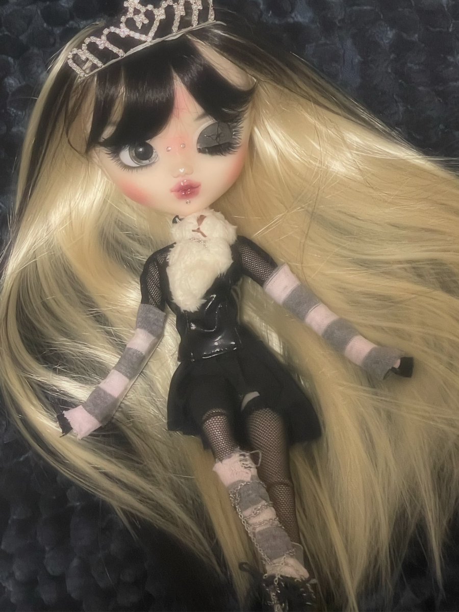 violetafaerie's tweet photo. Pullip Monica, Made for @kevdolls 🦋💖(custom made by me) #pullip #pullipcustom https://t.co/fu7oG04HaX
