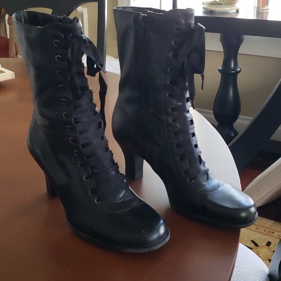 So good I had to share! Check out all the items I'm loving on <a href="/Poshmarkapp/">Poshmark</a> from <a href="/diana_mckibben/">Diana</a> #poshmark #fashion #style #shopmycloset #kaboom #missguided #naturalizer: posh.mk/BobomSFLuxb