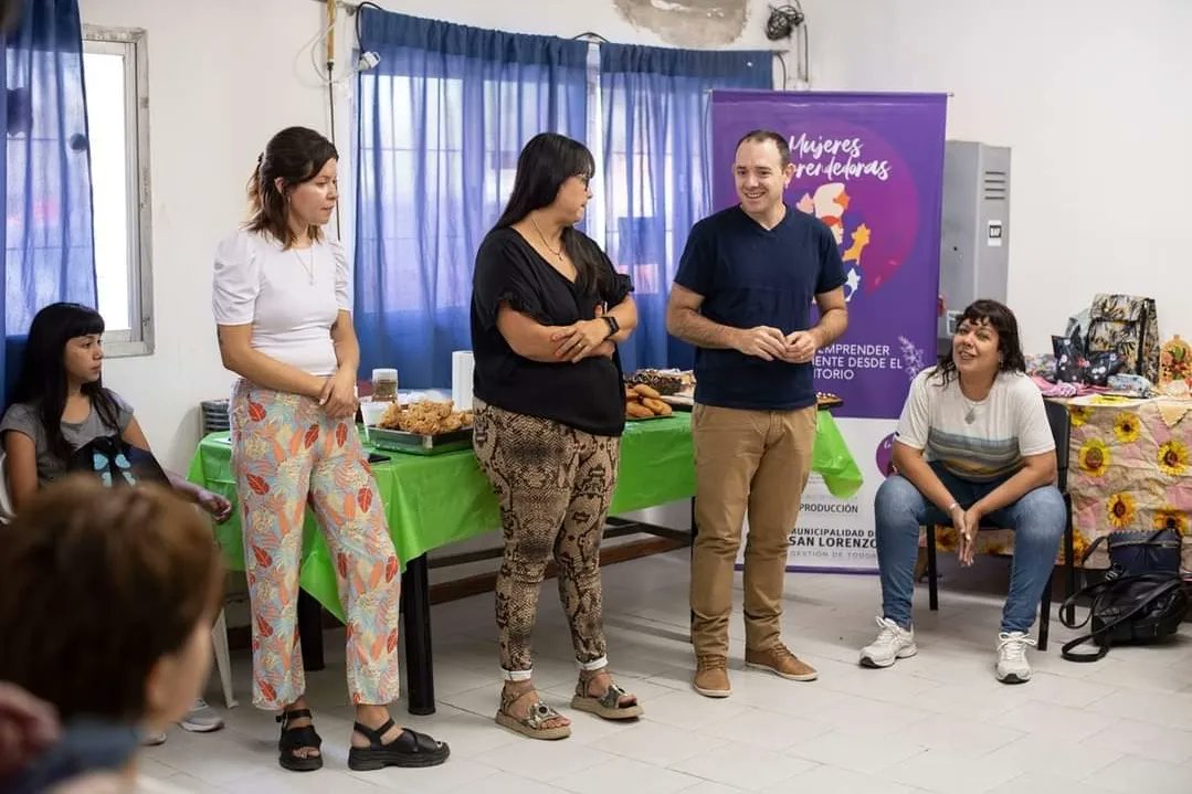 Junto a <a href="/LeoIntendente/">Leonardo Raimundo</a> acompañamos el comienzo de una nueva etapa del programa de Mujeres Emprendedoras en barrio Mitre.
👏👏👏