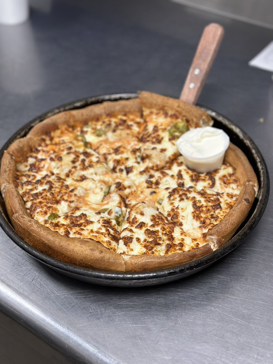 HendersonMrBs's tweet photo. It’s #FreePizzaFriday! Hit that RT button for your chance to win a free large one topping from Mister B’s. Must follow to win. 🍕 https://t.co/MX6kSVKYna