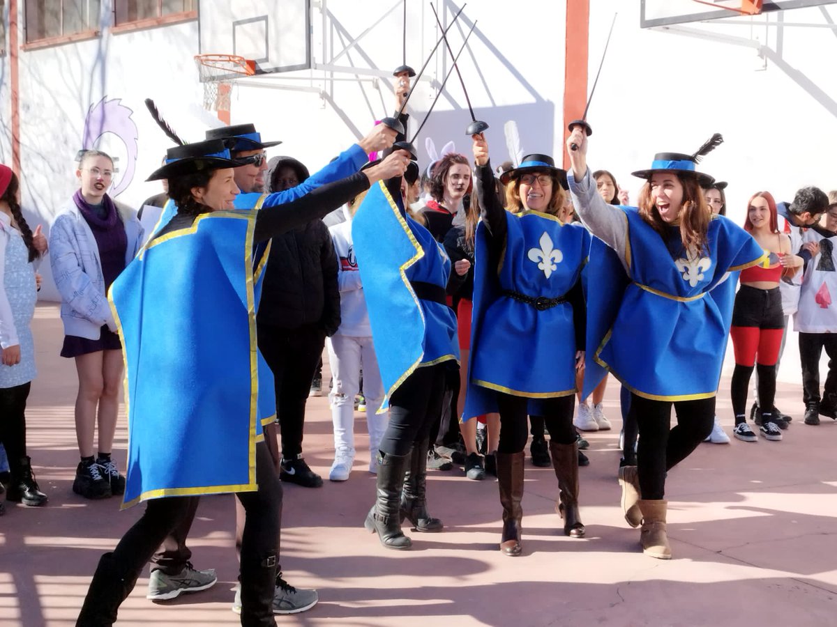 iessimancas's tweet photo. PERSONAJES DE CUENTO SE PASEAN POR EL SIMANCAS

Hoy hemos celebrado Carnaval convocando a profesores y alumnos a disfrazarse de personajes de cuentos. Seguro que Don Carnal está muy contento con esta celebración! 

#carnaval2023 #cuentosinfantiles https://t.co/RsfOkjKRI6