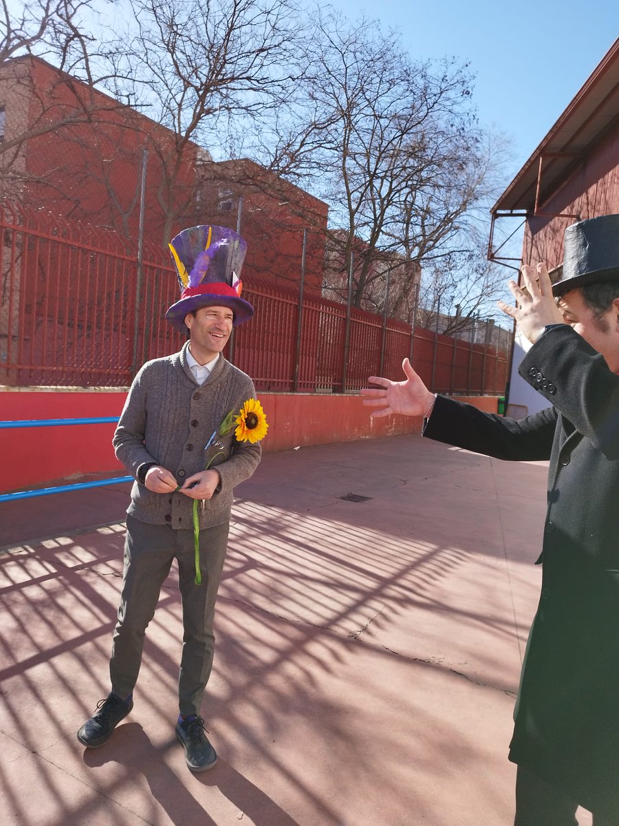 iessimancas's tweet photo. PERSONAJES DE CUENTO SE PASEAN POR EL SIMANCAS

Hoy hemos celebrado Carnaval convocando a profesores y alumnos a disfrazarse de personajes de cuentos. Seguro que Don Carnal está muy contento con esta celebración! 

#carnaval2023 #cuentosinfantiles https://t.co/RsfOkjKRI6