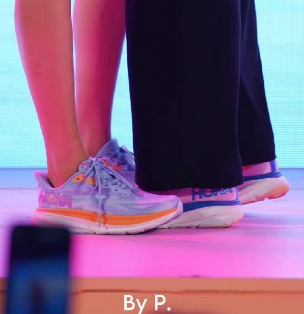Yeebs mourning gap on twitter crying at becky s feet a little off the