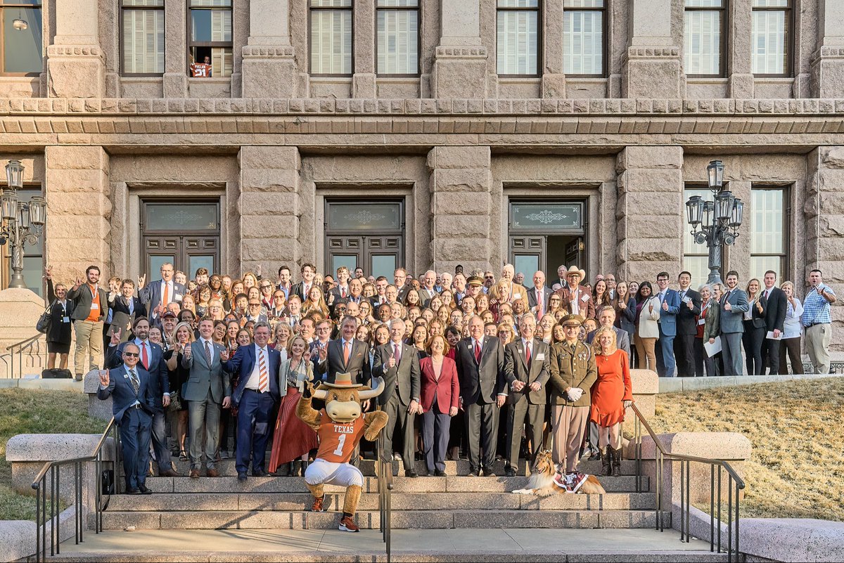 If you zoom in on this shot from #OMLD2023, you'll see none other than the Speaker of the Texas House <a href="/DadePhelan/">Dade Phelan</a> showing off his Longhorn proud. Well played, sir. 🤘 <a href="/TexasExes/">Texas Exes</a>