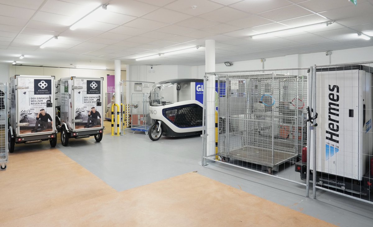 Unser erstes #QuartiersHubAltona ist eröffnet. Neben Logistik und Mobilität schaffen wir auch soziale Angebote für Bedürftige. Damit vereinen wir Personen- und Warenmobilität und reduzieren den städtischen Warenverkehr. Mehr unter: hamburg.de/altona/move21/… #MOVE21 #SmartCityDB