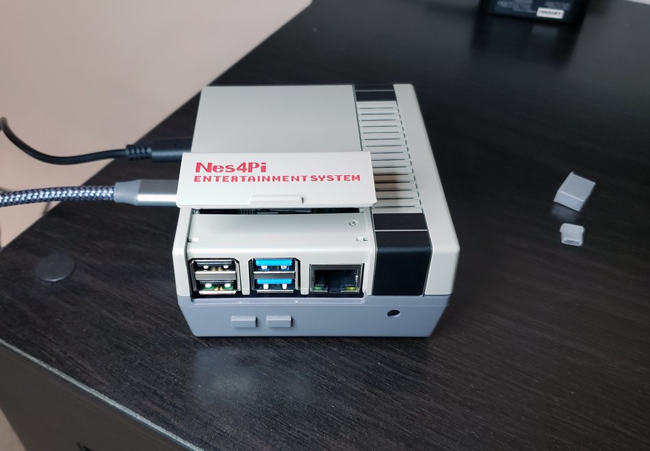 mrfordsclass's tweet image. It lives! We assembled the Rasberry Pi into the GeeekPi Retro Gaming Nes4Pi Case and installed an operating system. Next week, students that have their work done can game old-school style. 
#RasberryPi #GeekPi