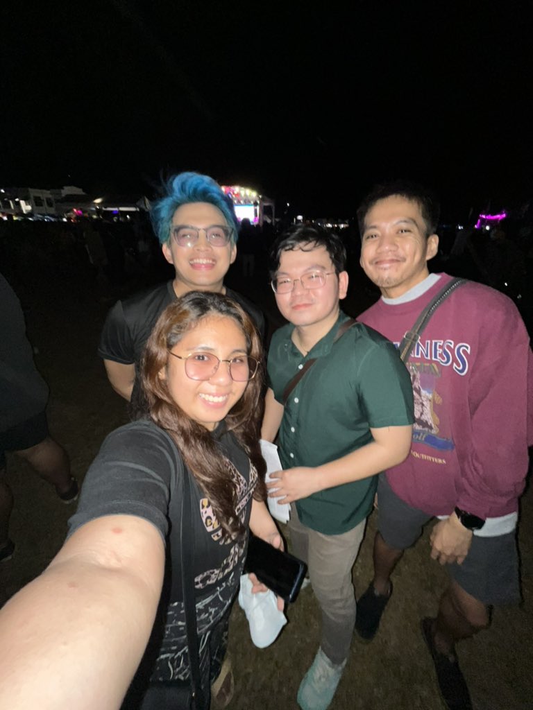 Leznatsu2's tweet photo. Hello uplb #febfair https://t.co/PAMpH4KP2r