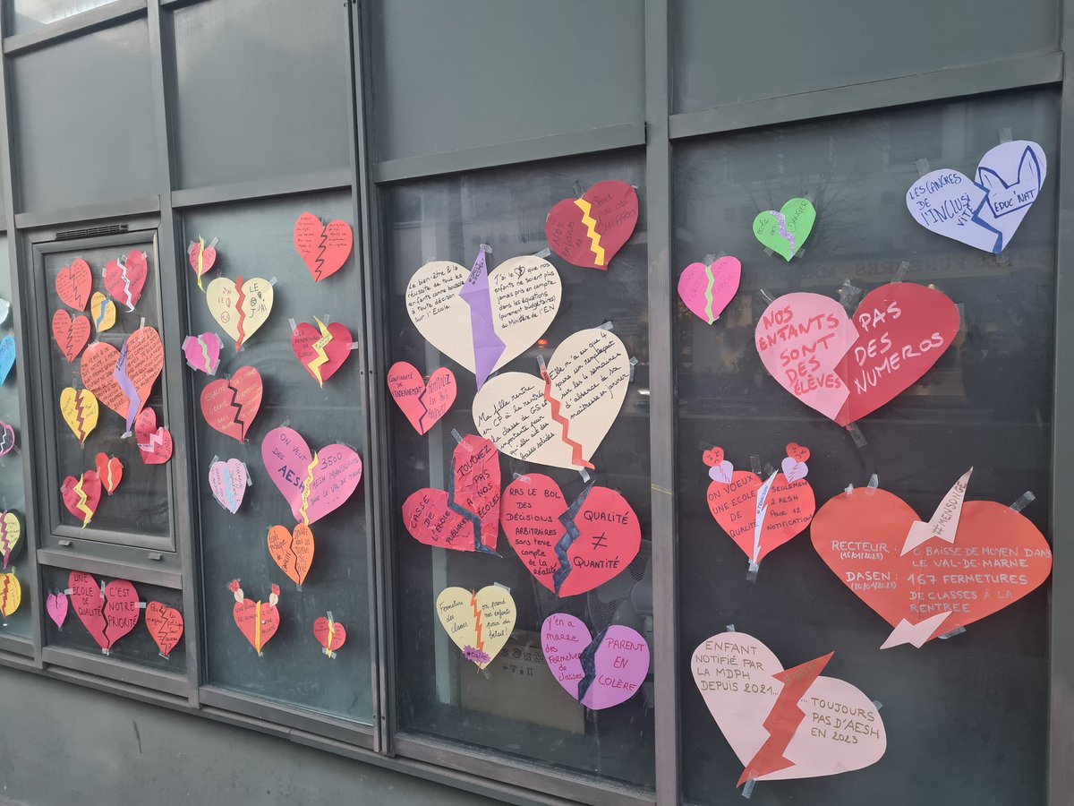 Les cœurs brisés de l'Éducation nationale : on soutient l'initiative des <a href="/Parents94/">💔 Collectif Parents du 94 💔</a> et <a href="/ParentVillejuif/">💔 Collectif Parents de Villejuif 💔</a>, aussi créative que poignante
