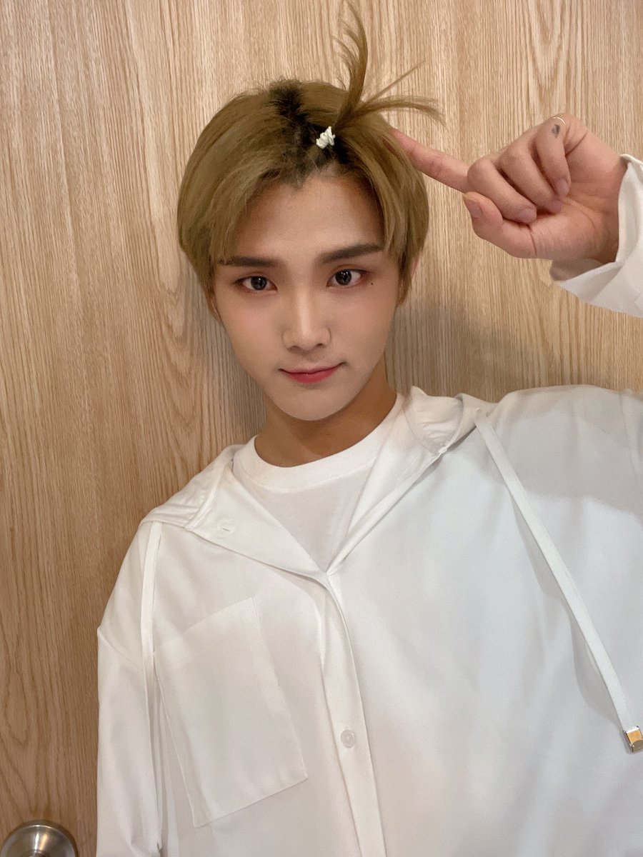 MUJINDOO's tweet photo. — Passamos por momentos bons, momentos difíceis, mas do início ao fim, fomos e sempre será apenas nós. Mesmo que somente nas lembranças que jamais poderão ser apagadas.

VIDA LONGA AOS REIS 
#2YearsWithKINGDOM
#KINGDOM_DAY @KINGDOM_GFent https://t.co/nedCQSXJQy