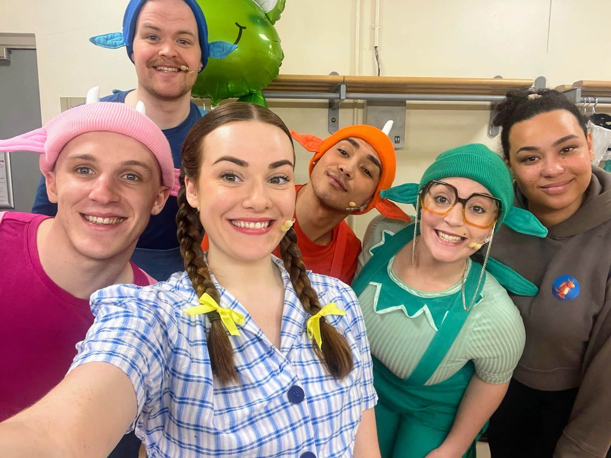 Quick shout out to our ZOG cast who are getting all fired up for a weekend of shows at <a href="/SouthendTheatre/">Southend Theatres</a> 🔥

Tour is now well and truly underway and we've loved seeing all of the #ZogLive snaps so far... keep 'em coming! 📸

ZogLive.com