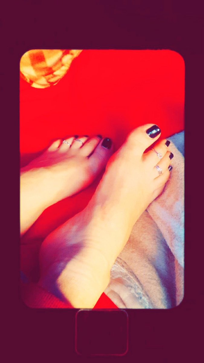 falena_d0mina_x's tweet photo. Meraviglie disponibili oggi fino a serata inoltrata. 
Aspettano proprio te.
Cosa aspetti? #rt #FemdomItalia #feetworship #feetnudes #lickmyfeet #SmellmyFeet #toerings #session_time #mistressitalian #mistressmilano https://t.co/BVjeieAxIB