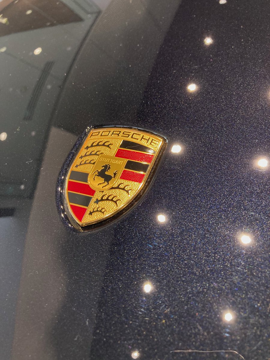 ArtusDigital's tweet image. Thanks to Andrew Davis and all at Porsche Centre York for another brilliant DrivenNet.

When we&apos;re not gawping at the most incredible cars, the group enjoys effective but relaxed networking.

#Porsche #Networking #DrivenNet #York #BusinessYork #BusinessYorkshire