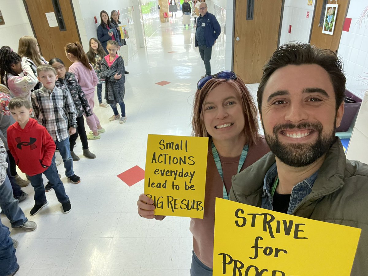 MrNolanTeaches's tweet photo. @GroesbeckIsd 3rd grade getting geared up for the Growth Parade this morning! #growth #growthmindset #gogoats #gobigred https://t.co/zuT0ixbumL