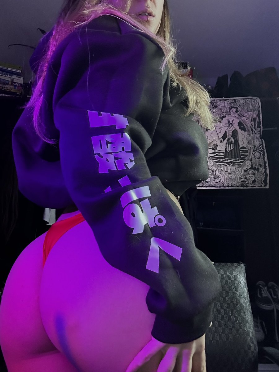 VeeFoxxx's tweet photo. who me? https://t.co/lXVAGtqxAs
