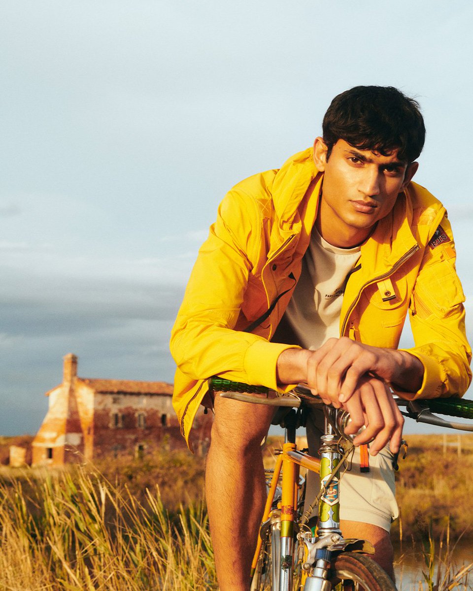 Parajumpers_PJS's tweet photo. At the intersection of style and practicality are the timeless designs of the men's Masterpiece series and the women's Windbreaker series. Multiple pockets and iconic Parajumpers' details add a vintage military flair.

#SeaChange #ForYourJourney https://t.co/AZnYP5W3Zn