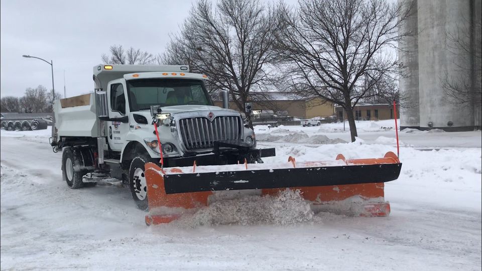 IndianolaPD's tweet photo. Street Dept will be removing snow from around the square Saturday morning at 2am 2/18/2023, please help by having vehicles off the square. https://t.co/s9G6h9ul9a