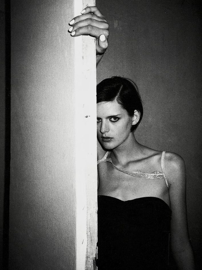 mikgerri's tweet photo. Stella Tennant by Juergen Teller, Paris, 1995 https://t.co/rmu7le6vsO