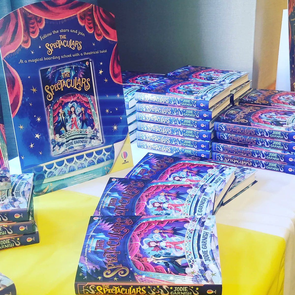 katiebooklady's tweet image. We have absolutely loved devouring this new #fantasynovel, which is full of theatre, excitement, and magic!

Jodie's use of vocabulary is outstanding, and it would work brilliantly as a #classread for #KS2.