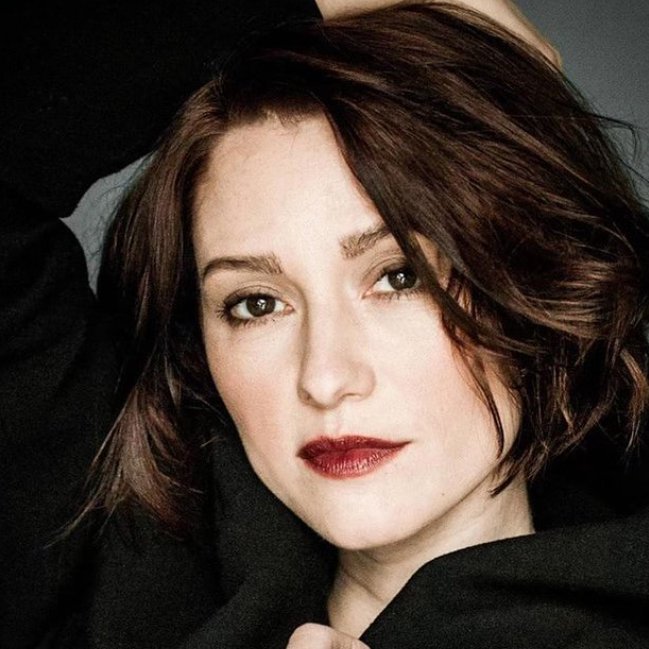 chyler_dane's tweet photo. black hoodie and red lips? go tos! https://t.co/MybE6teQtT