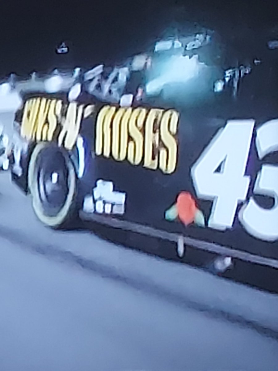 Benstriesenou1's tweet photo. #Nascar #GunsNRoses #EricJones #DAYTONA500 https://t.co/AGYPNnOtk0